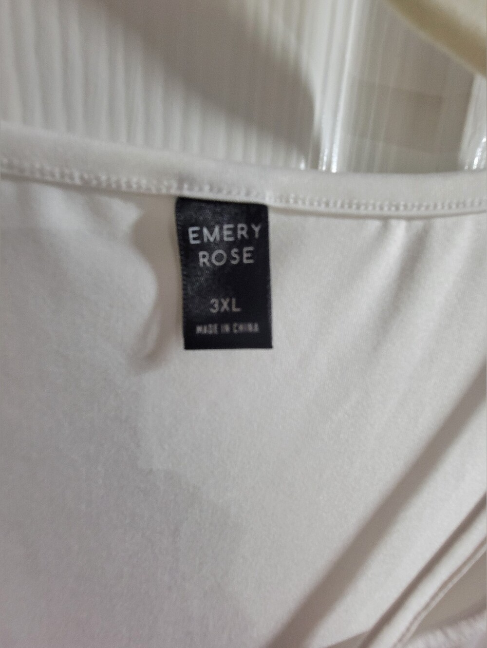 Like New- Emery Rose 3XL White and Red Graphic V-Neck Top - Picture 2 of 4